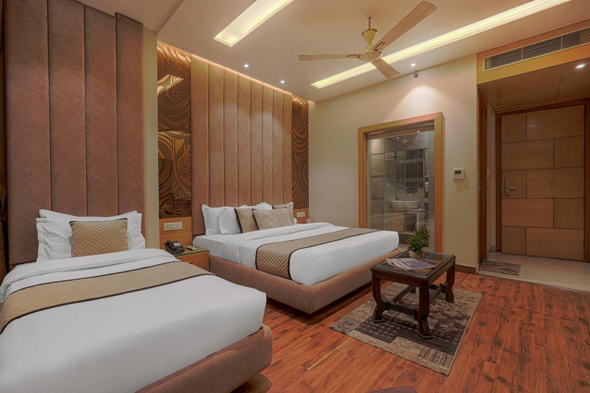 Csjs Inn Hotel Amritsar Esterno foto