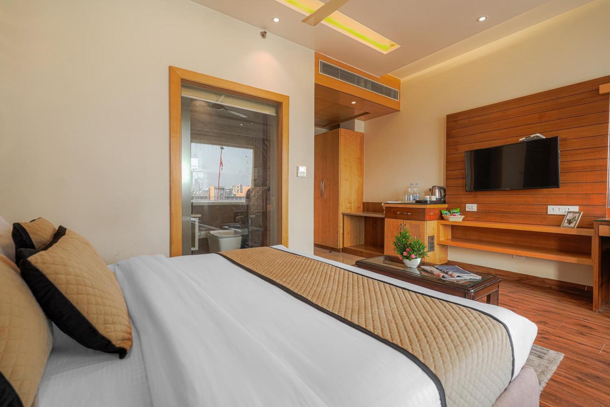 Csjs Inn Hotel Amritsar Esterno foto
