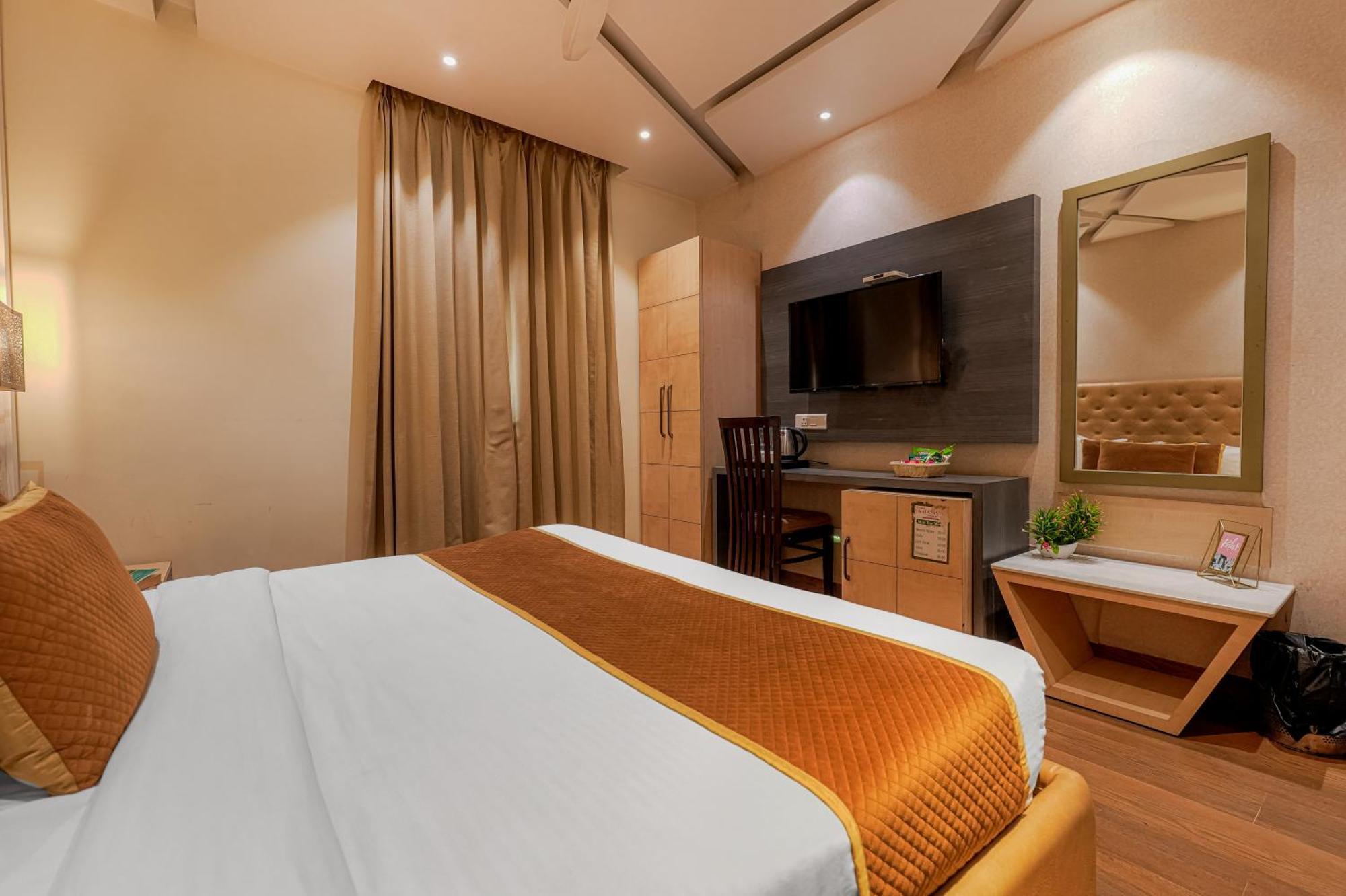 Csjs Inn Hotel Amritsar Esterno foto