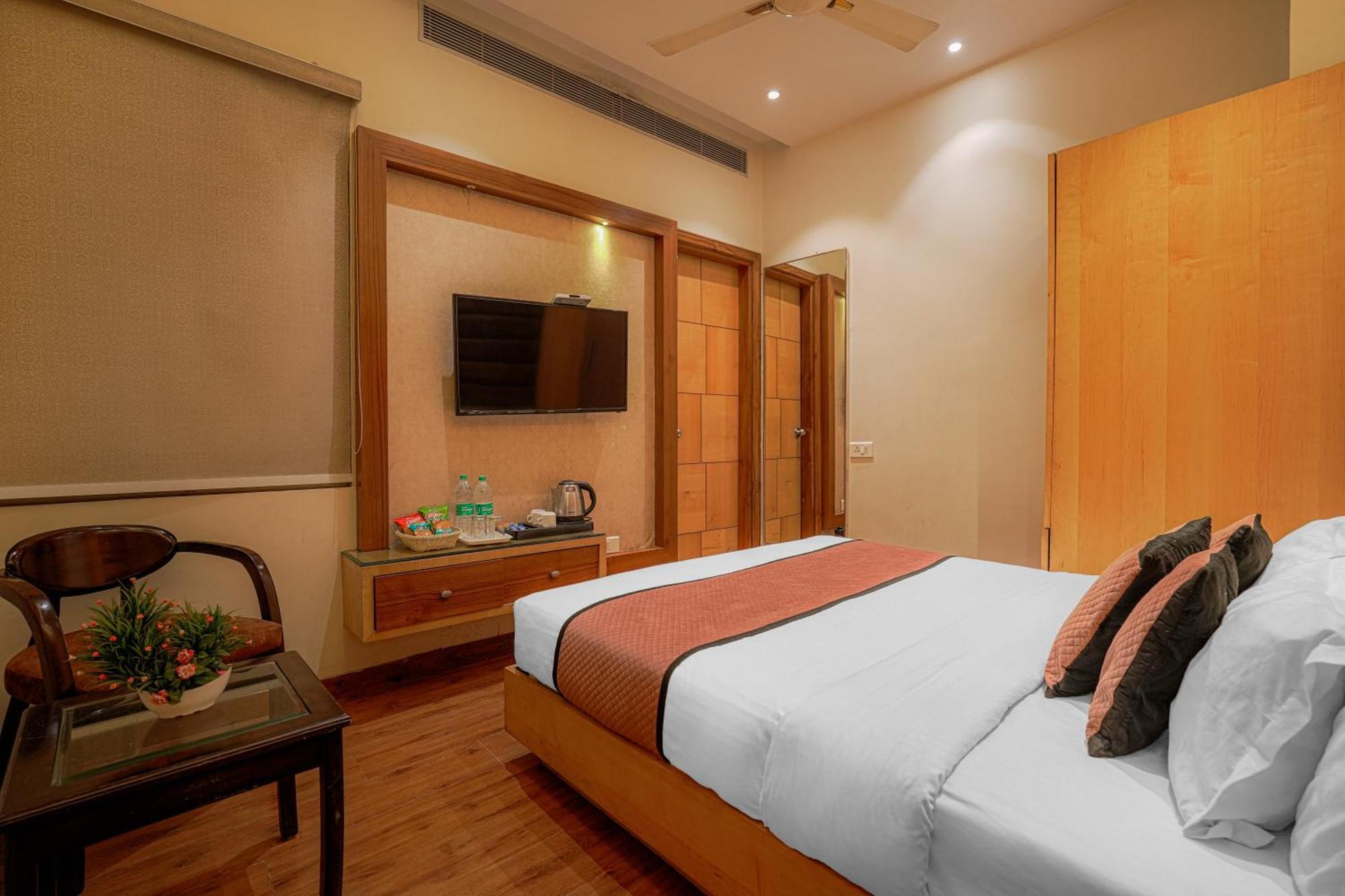 Csjs Inn Hotel Amritsar Esterno foto