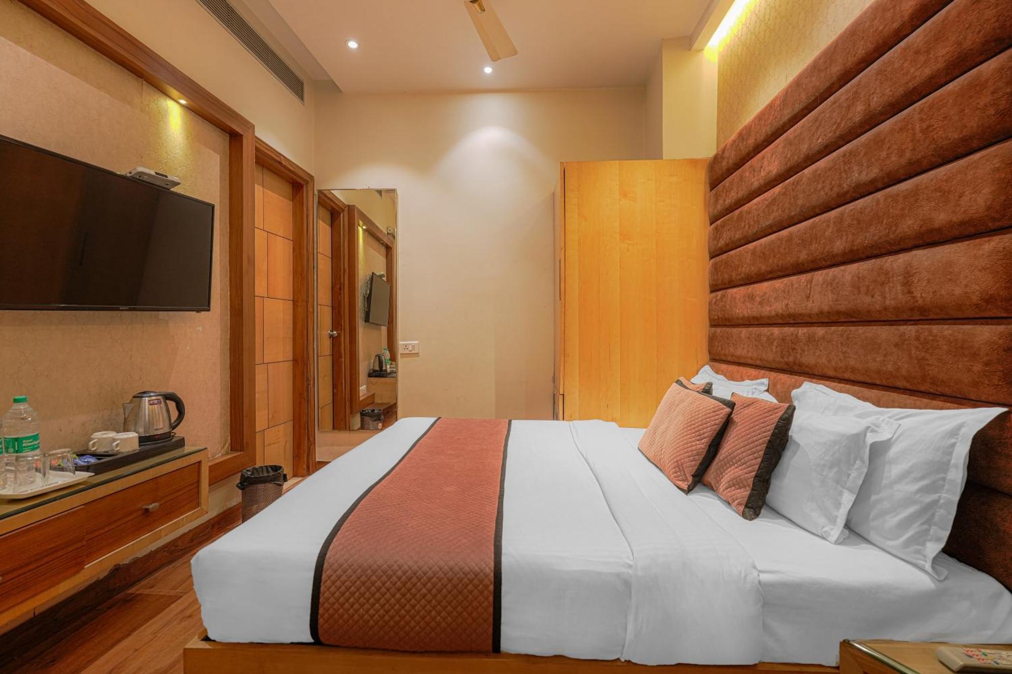 Csjs Inn Hotel Amritsar Esterno foto