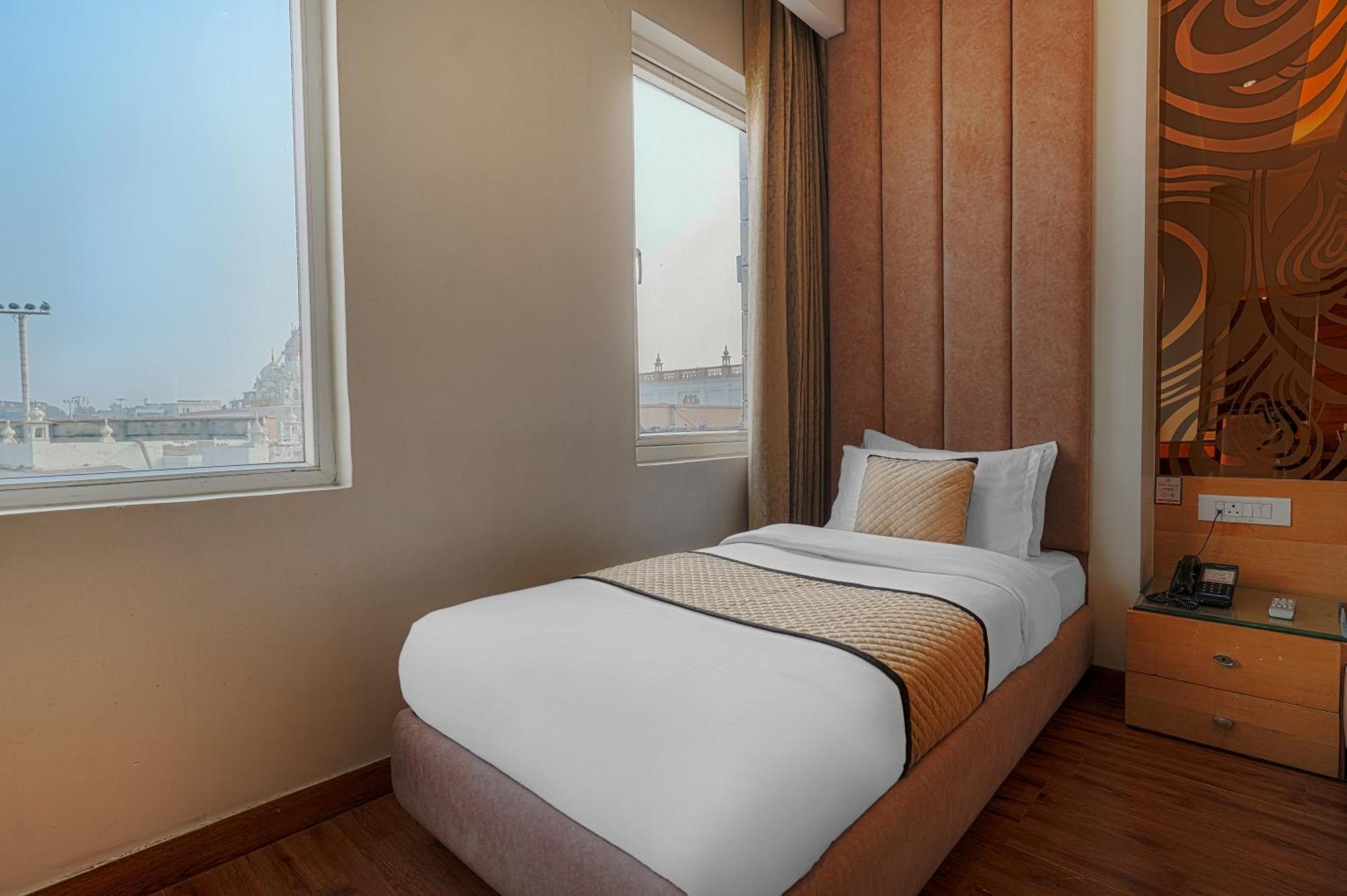 Csjs Inn Hotel Amritsar Esterno foto