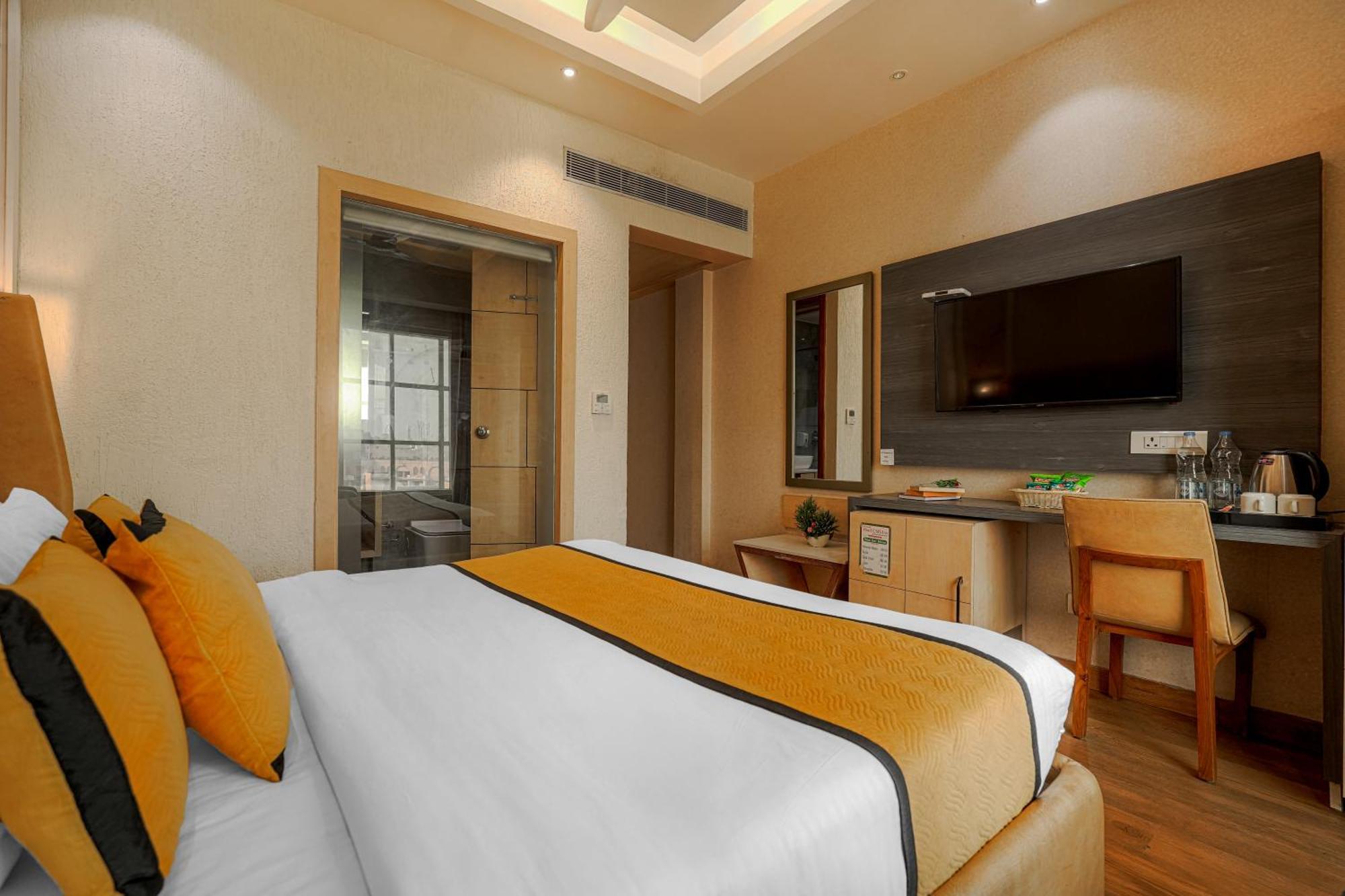 Csjs Inn Hotel Amritsar Esterno foto