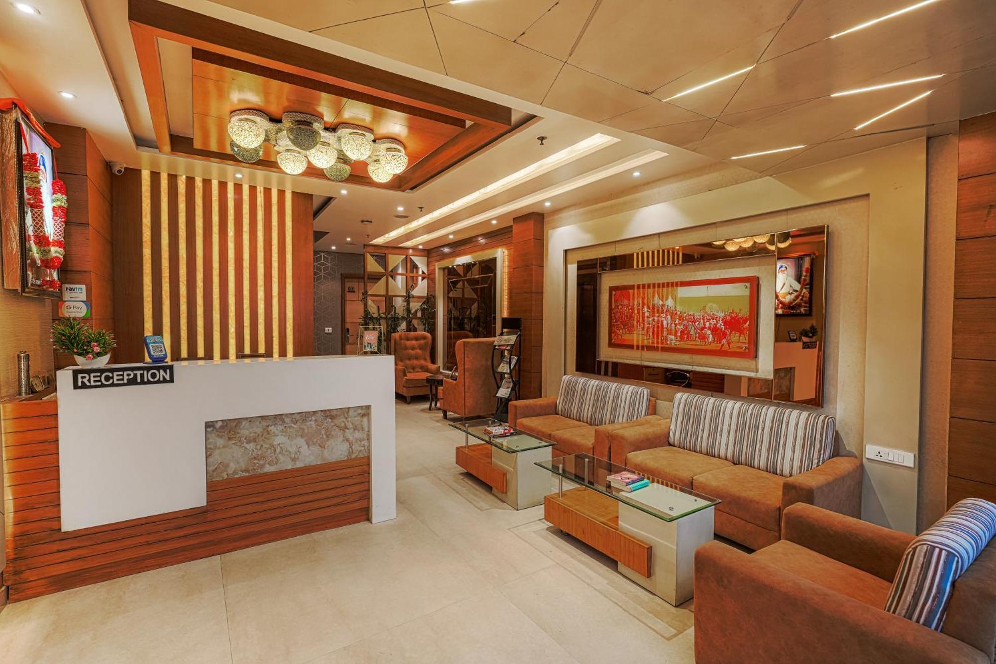 Csjs Inn Hotel Amritsar Esterno foto