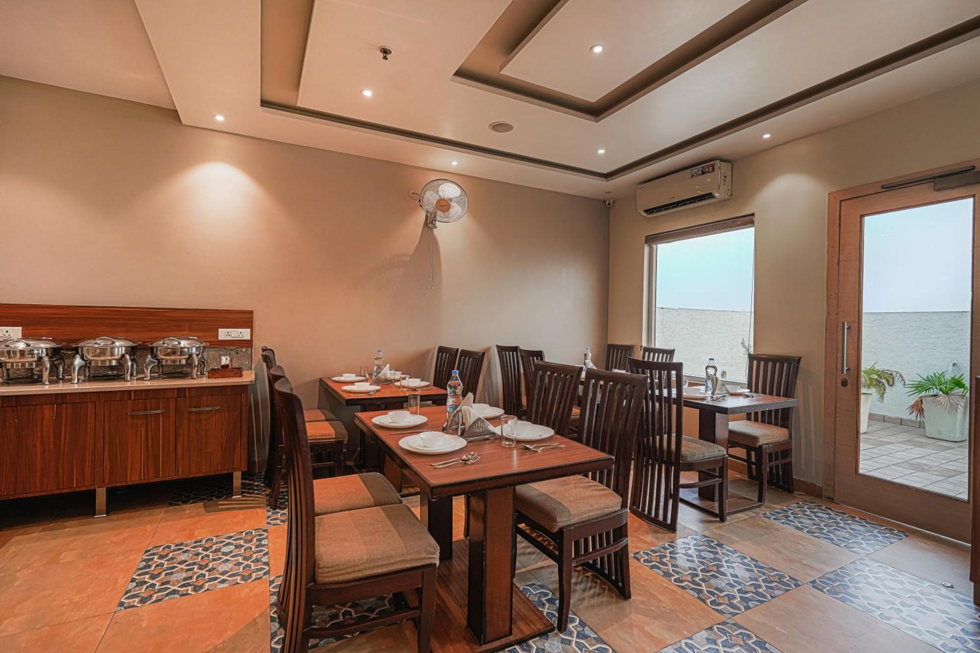 Csjs Inn Hotel Amritsar Esterno foto