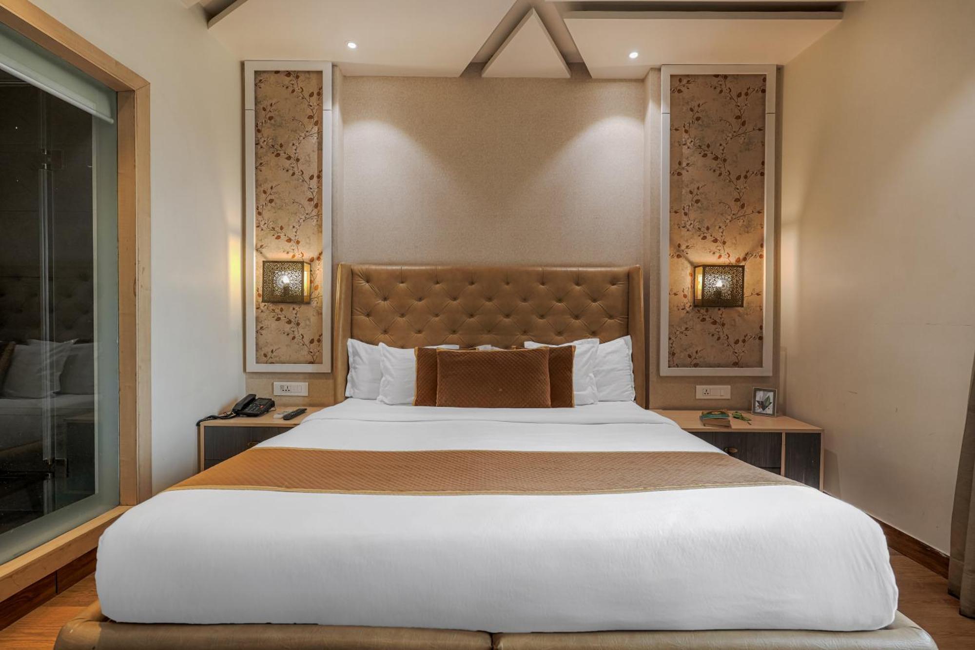 Csjs Inn Hotel Amritsar Esterno foto