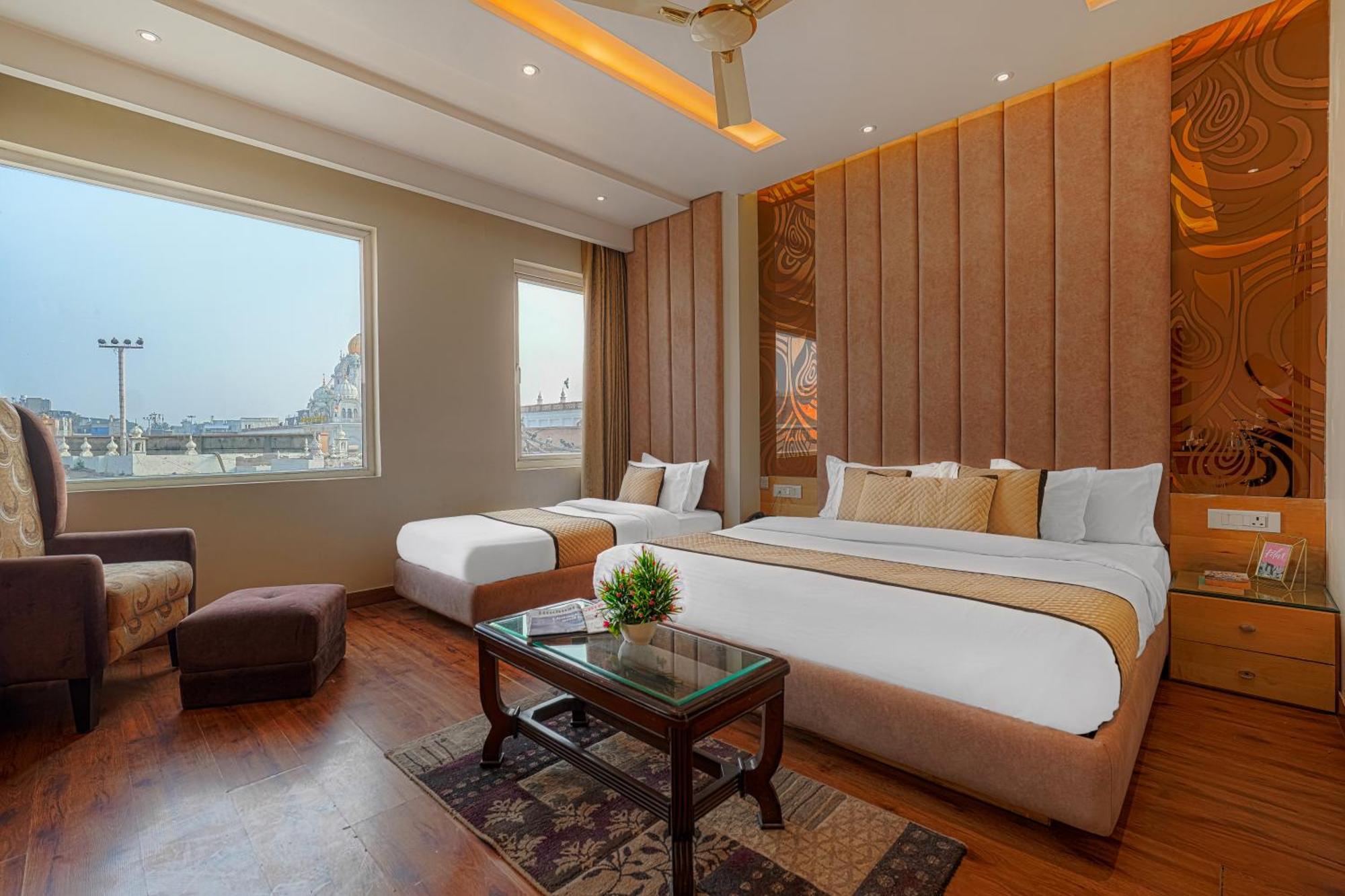 Csjs Inn Hotel Amritsar Esterno foto